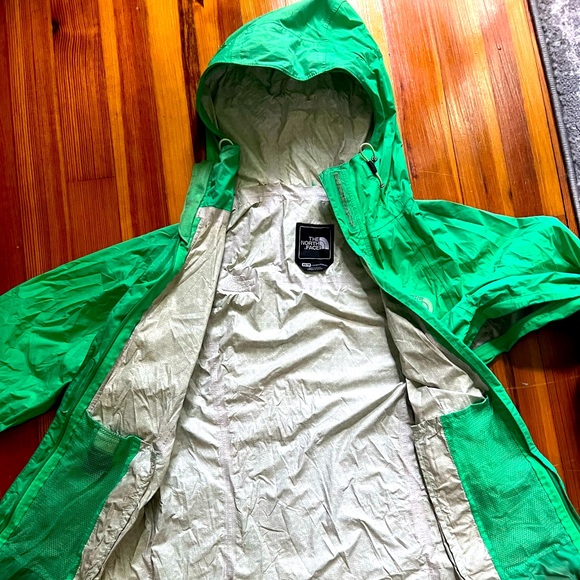 SOLD Bright Green Northface Rainjacket/Shell - Picture 2 of 8